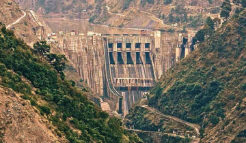 India Closes Gates of Baglihar and Salal Dams, Causing Chenab River to Run Dry Near Pakistan Amid Indus Waters Treaty Suspension