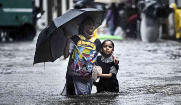 Monsoons 2025: Red Alert & Heavy Rain Updates in Kerala