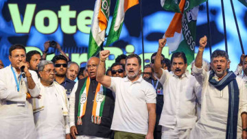 INDIA Bloc MPs Detained During Protest March to Election Commission in Delhi