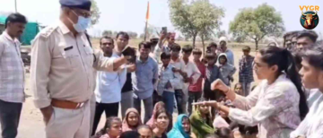 11th Class Girls Taught "Twinkle Twinkle" in Khargone Govt School – Massive Protest