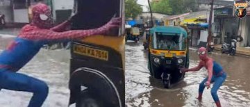 Real-Life Spiderman: Thane Man Helps Commuters Navigate Flooded Roads in Bhiwandi