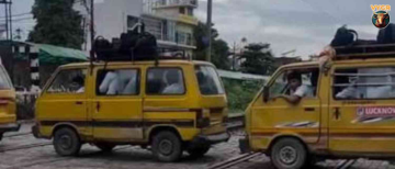 Shocking Negligence! School Van Full of Kids Crosses Closing Railway Gate in Lucknow