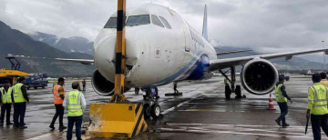 IndiGo Plane Hits VDGS Pole at Srinagar Airport During Parking; Aircraft Damaged, All Passengers Safe