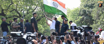 Rahul and Priyanka Gandhi Walk Into Akashvani Bhavan and Denying to Leave, Hours After INDIA Bloc March Is Stopped