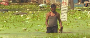 Gomti River Overflows in Lucknow: Streets Submerged, Residents Commute by Boat in Faizullaganj