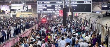 Mumbai Local Train Chaos: Fire Triggers 5-Hour Disruption, Commuters Walk on Tracks, 3 Dead